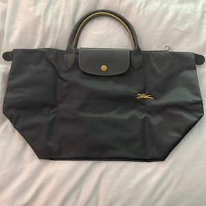Longchamp Le Pliage Médium sized bag, grey with yellow details.